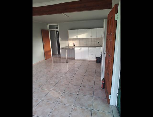 2 BEDROOM APARTMENT TO LET IN SUNSET PARK